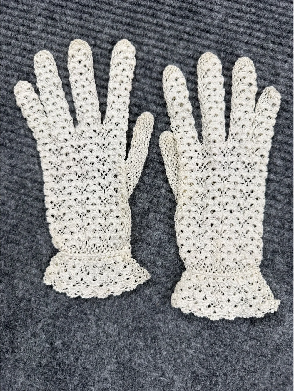 Vintage White Crochet Lace Gloves Floral Cuff Cotton Wedding Tea Party Costume